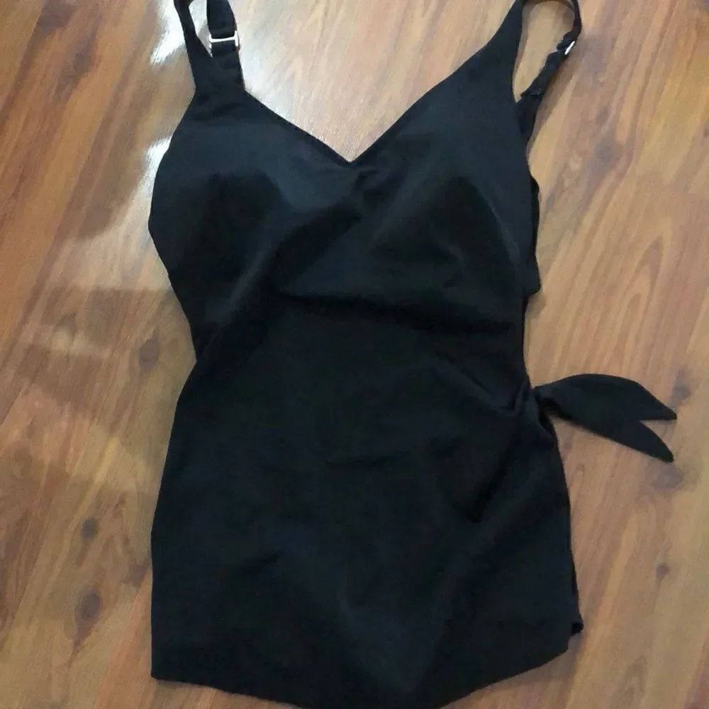 Vintage black one piece skirt front bathing suit made in Taiwan. Size 38D
